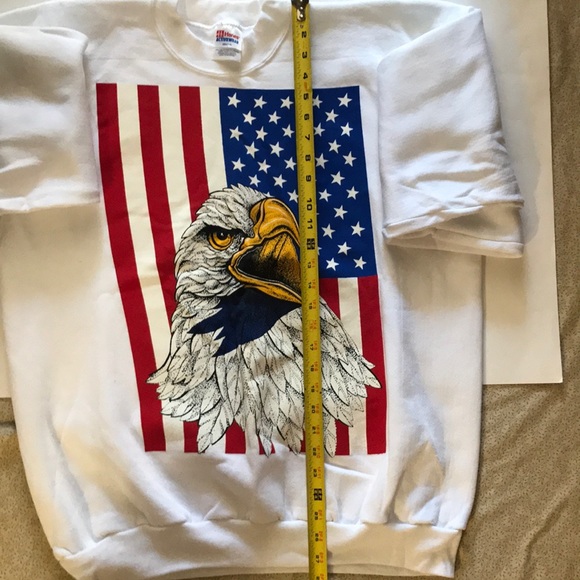 VINTAGE NWOT Eagle and 🇺🇸 USA flag sweatshirt - Picture 3 of 6